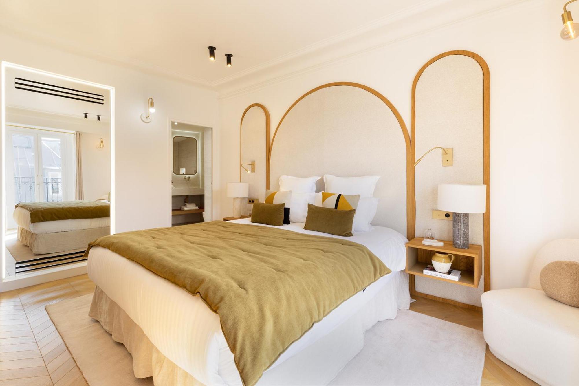 Maison Galante's With Services In La Madeleine - Opera Apartment