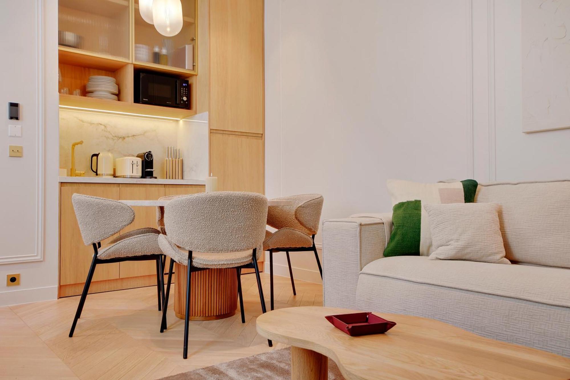Maison Galante's With Services In La Madeleine - Opera Apartment